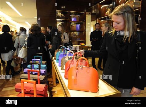 client service louis vuitton